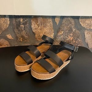 Platform sandals